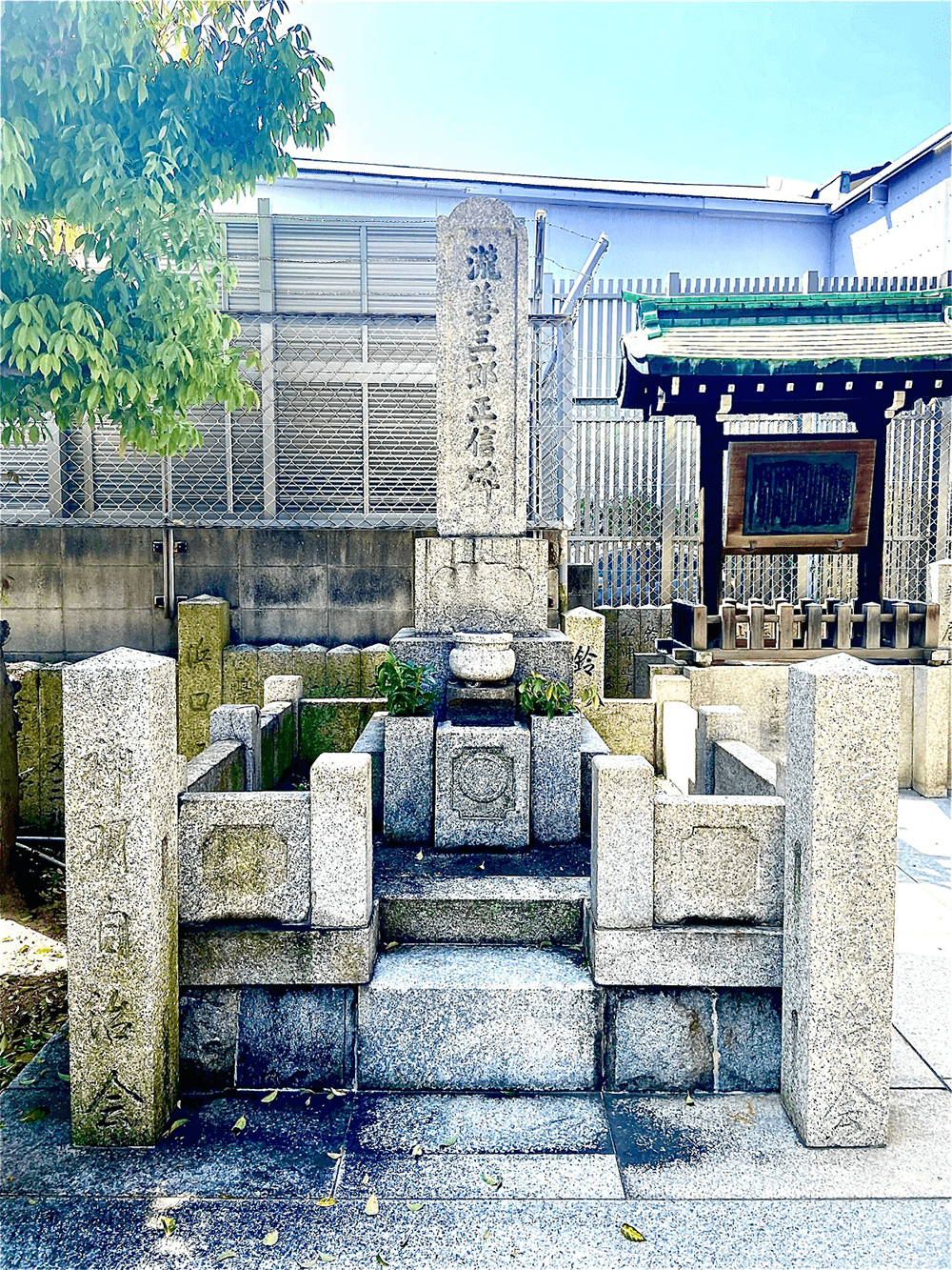 滝善三郎の慰霊碑