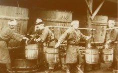 昭和初期の酒蔵の様子