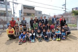 写真：駒ケ林小学校新校舎10周年記念植樹会