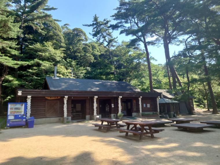 ログハウス「風楽山荘」