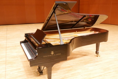 神戸文化ホールのピアノ