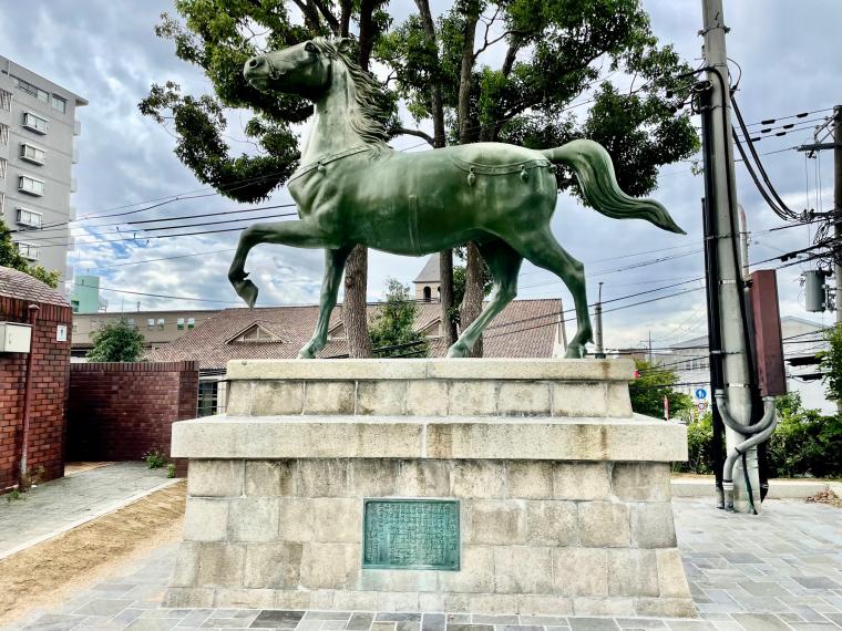 聖徳太子の馬の銅像