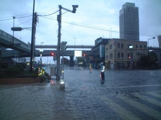 路面冠水状況（中央区波止場町）