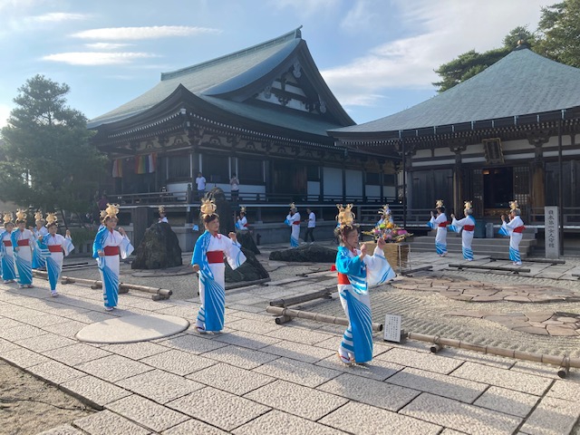 天上寺での盆踊りの様子2