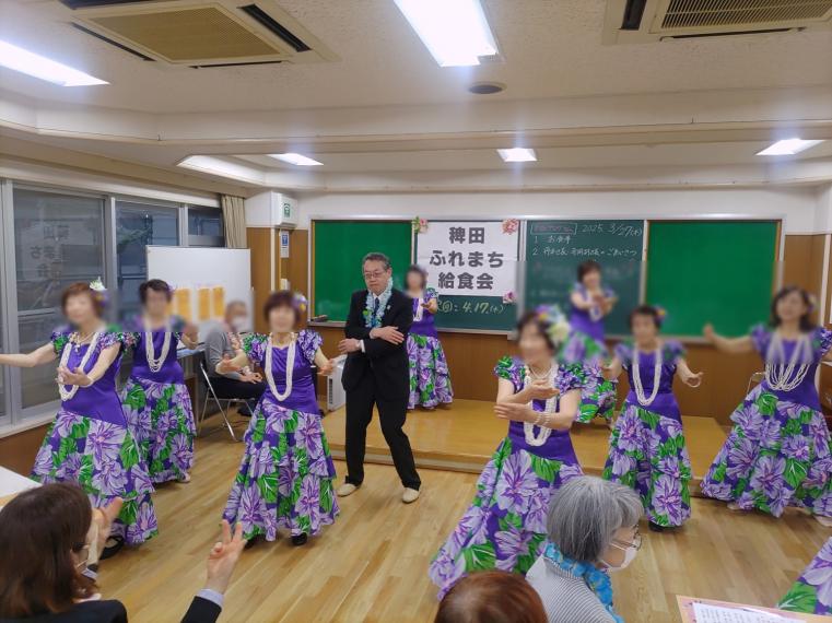 フラダンスの様子（エコノバとが）