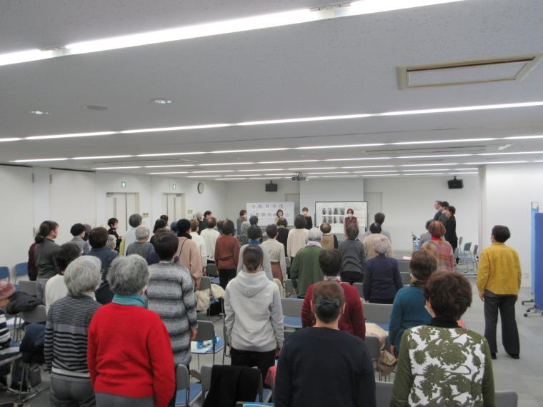 ストレッチの様子（中堅幹部研修）