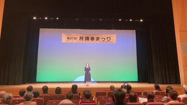 区長挨拶の様子（民謡春まつり）