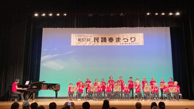 ハンドベル演奏の様子（春の民謡まつり）