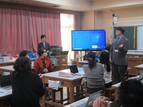 授業体験会小学校外国語の様子