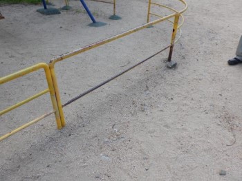 遊具の不具合2