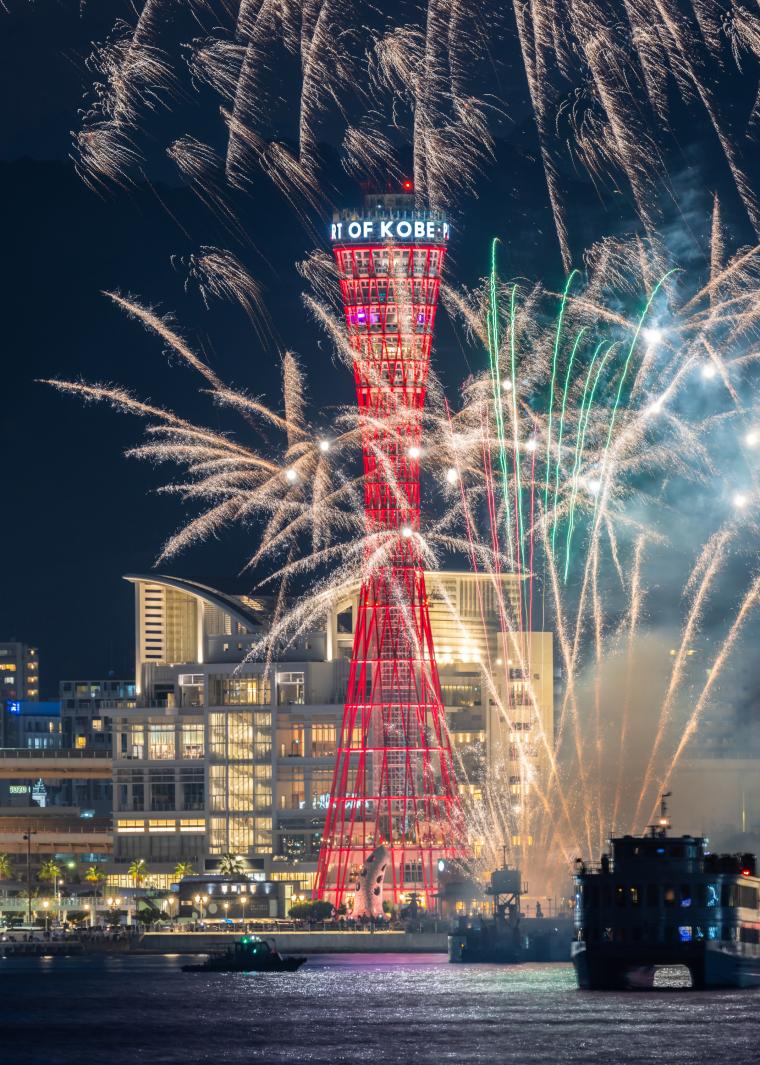 花火が彩る神戸の夜空