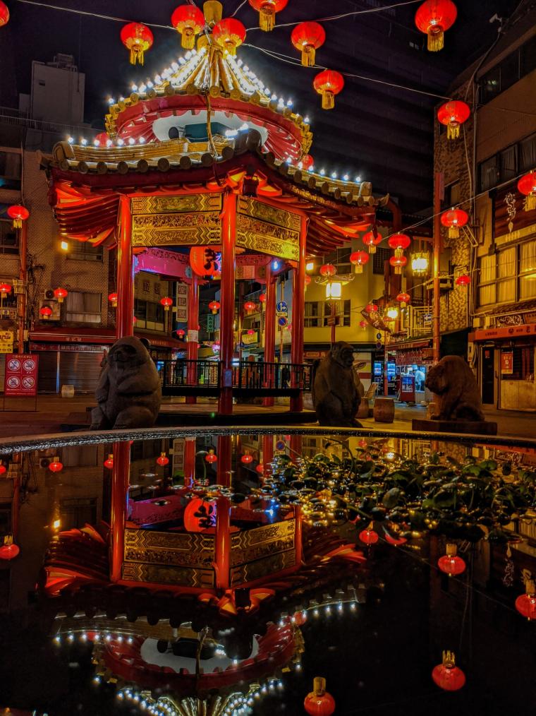 水面下に広がる神戸