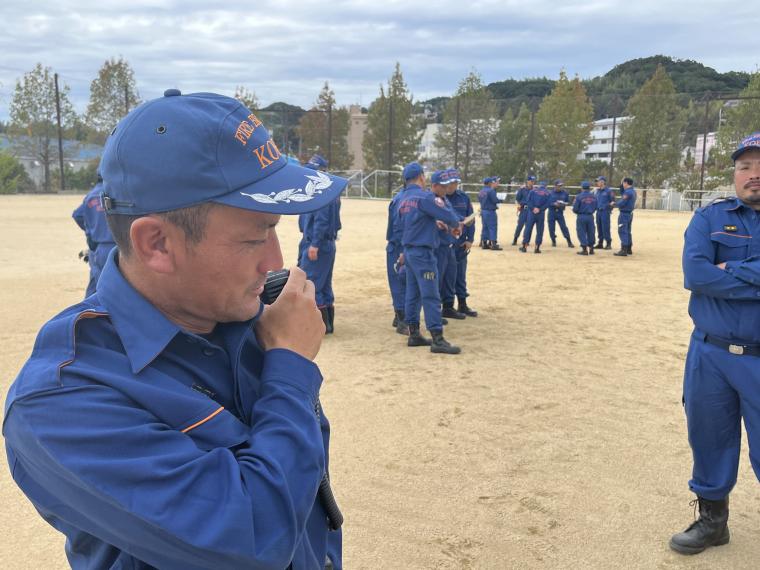 無線取扱訓練を行う団員の写真2