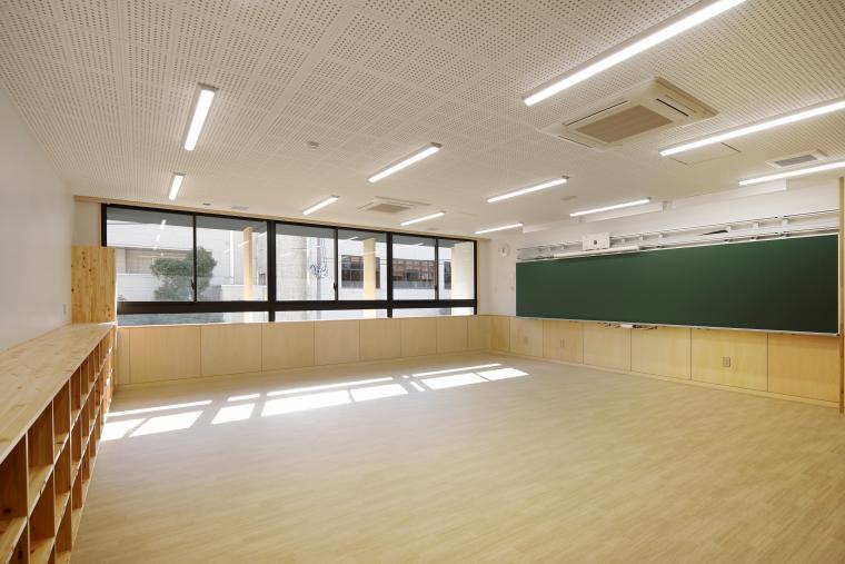 こうべ小学校普通教室